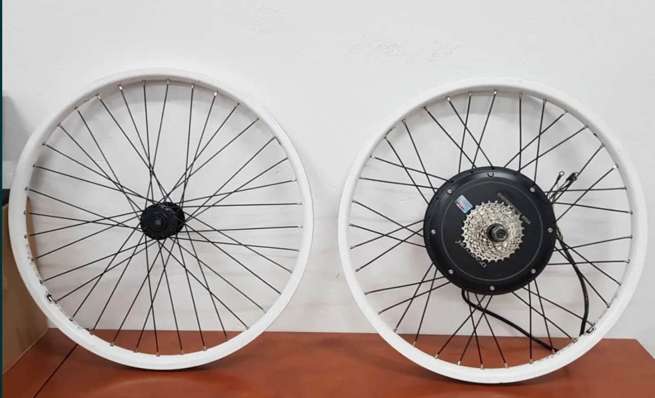 Centrowanie koła motocykla: poznaj ceny i ukryte koszty