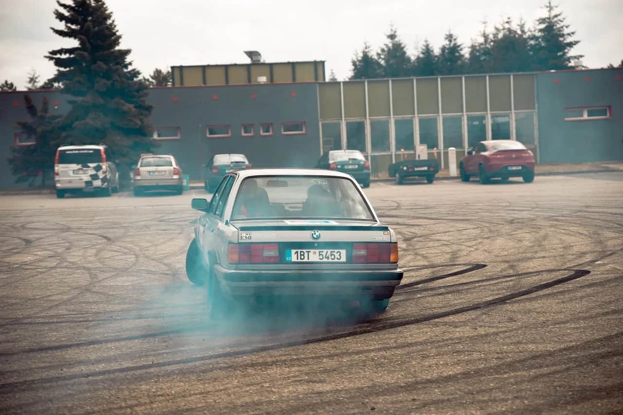 Tuning: Co to jest, jak zacząć i uniknąć problemów prawnych?