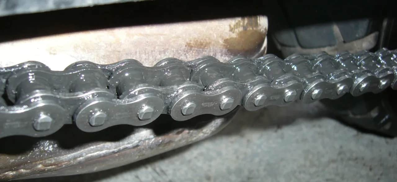 Jak skrócić łańcuch motocyklowy? Bezpiecznie i precyzyjnie.