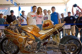 2009_yamaha_r1_05_large.jpg