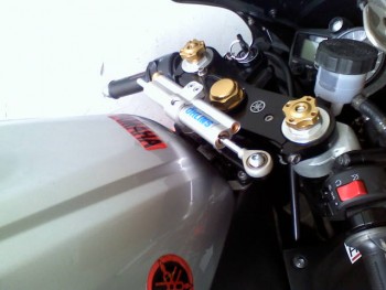 1255983828_785_FT0_ohlins_damper_001.jpg